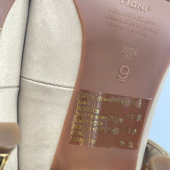 Fioni Champagne Gold Lady Luck Dressy Evening Peep Toe Bow Heels Size 9 - Picture 13 of 16